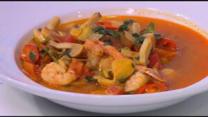 طريقة عمل شوربة الجمبرى في المنزل بخطوات بسيطة