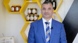 قرار جديد من «سلامة الغذاء» يعيد رسم سوق عسل النحل في مصر.. التسجيل والترخيص شرط للتداول