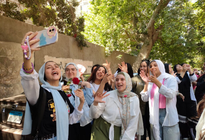 الواحد في الميه كام درجة تالته ثانوي 2024