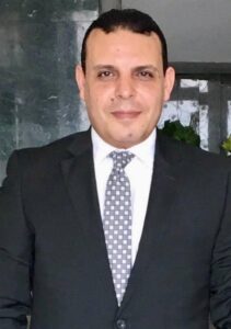 وزير الاستثمار يكلف الوزير المفوض التجاري عبد العزيز الشريف رئيسا لجهاز التمثيل التجاري