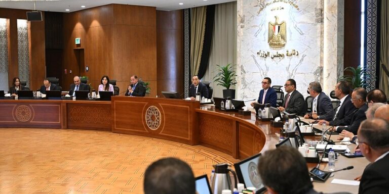 اجتماع رئيس الوزراء مع رؤساء المجالس التصديرية