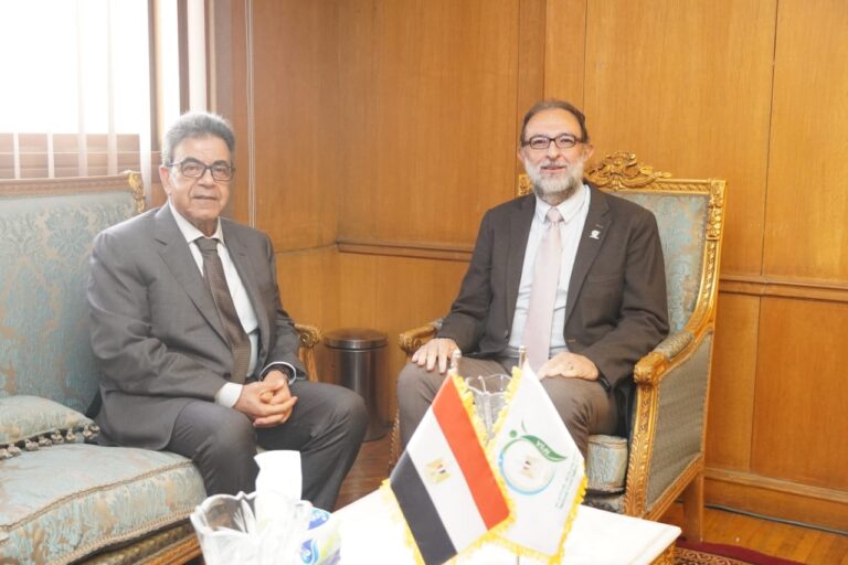 الهوبي يستقبل نقيب البيطريين لبحث سُبل التعاون المشترك