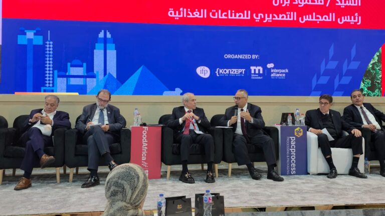 رئيس المجلس التصديري خلال الجلسة الافتتاحية في معرض فوود افريكا 