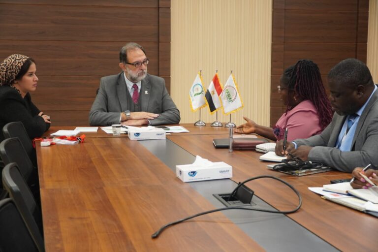 لقاء ثنائي بين رئيس هيئة سلامة الغذاء ونظيرته الليبيرية على هامش منتدى AFRAF بالقاهرة