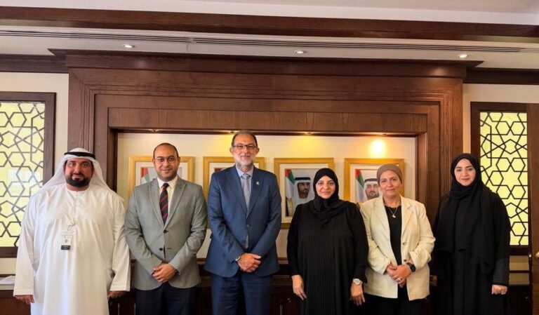 على هامش مشاركته بالمنتدى الاقتصادي في معرض جلفود.. رئيس هيئة سلامة الغذاء يلتقي قيادات بلدية دبي لتبادل الخبرات وتعزيز سلامة الغذاء