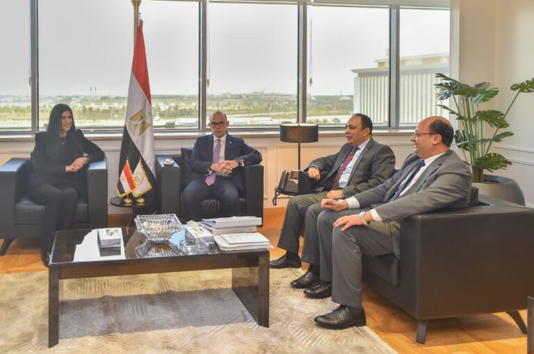 الدكتور محمد فريد صالح، وزير الاستثمار خلال اجتماعه مع ممثلي صندوق مصر السيادي