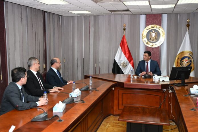 لقاء وزير الصناعة مع وفد مجموعة صافولا للأغذية لقاء وزير الصناعة مع وفد مجموعة صافولا للأغذية