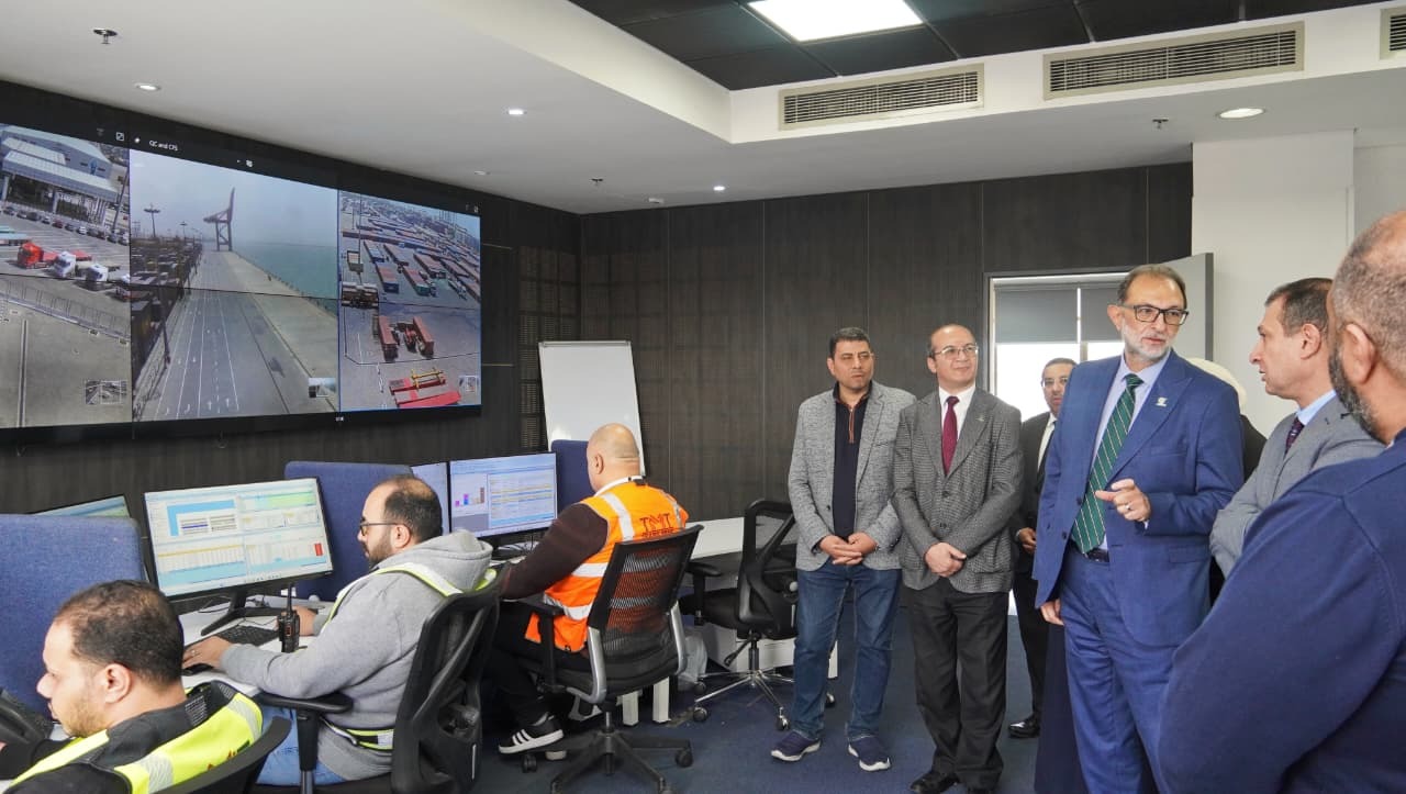 رئيس سلامة الغذاء يتفقد ميناء الإسكندرية لتعزيز الرقابة وتسريع تداول الرسائل الغذائية