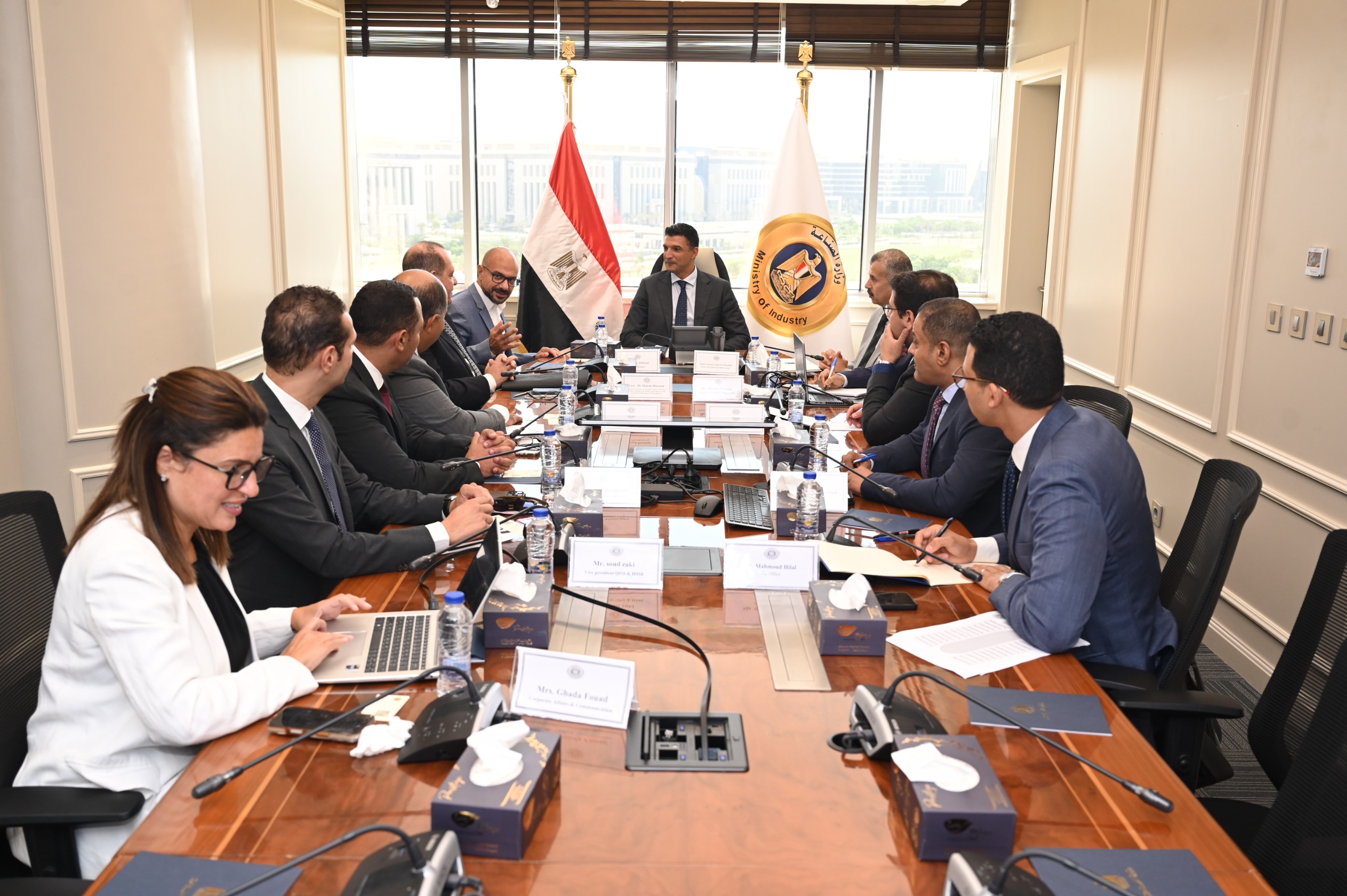 وزير الصناعة يبحث مع ممثلي شركة بيتي مصر للصناعات الغذائية موقف استثمارات الشركة وخططها المستقبلية للتوسع في السوق المصري