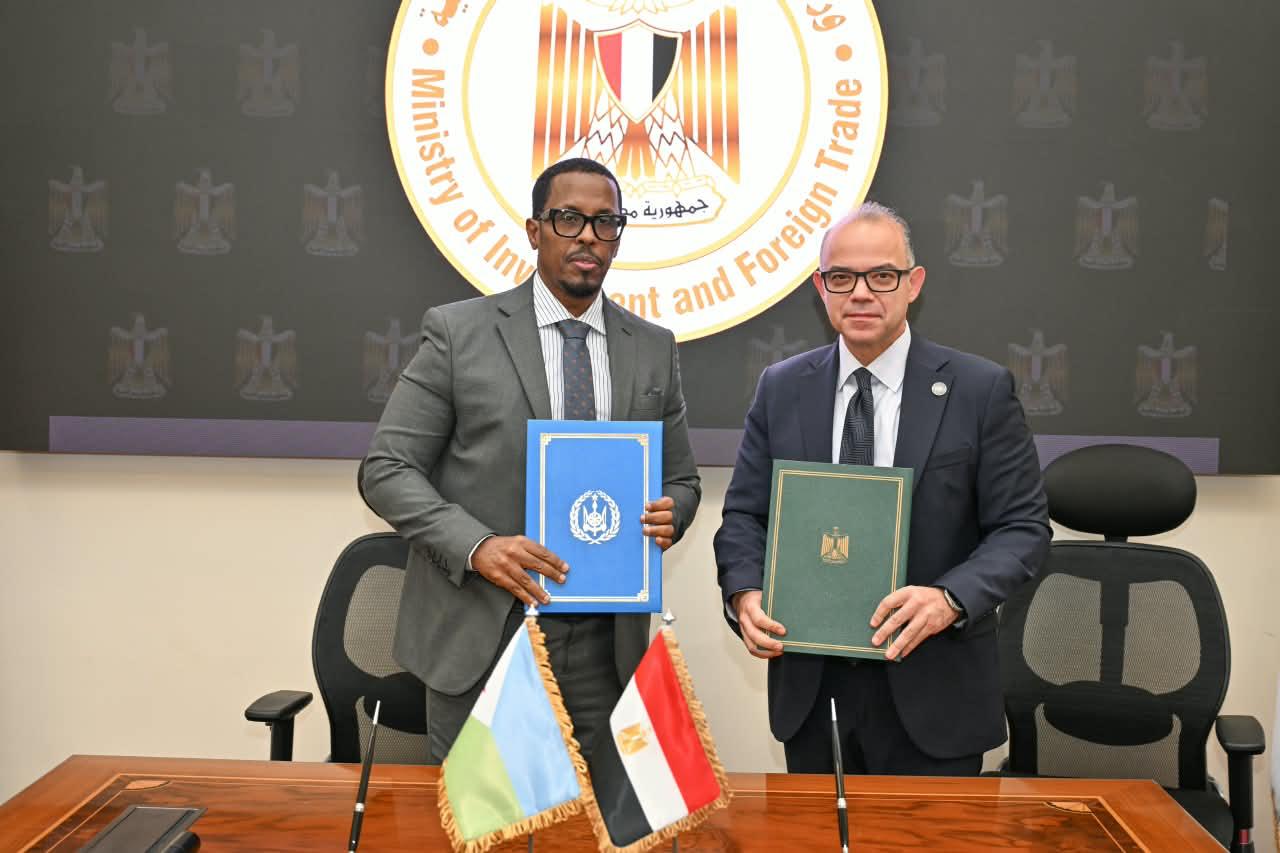 وزير الاستثمار والتجارة الخارجية ونظيره الجيبوتي يوقعان بروتوكول الاتفاق الإطاري لتعزيز التعاون الاستثماري والتجاري